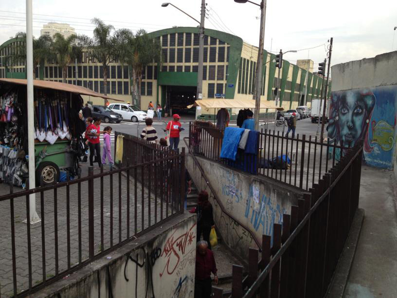 Mercado da Lapa, uma das joias do bairro e Toca da Onça (passagem subterrânea que liga as ruas William Speers e John Harris) Mercado da Lapa, uma das joias do bairro e Toca da Onça (passagem subterrânea que liga as ruas William Speers e John Harris)