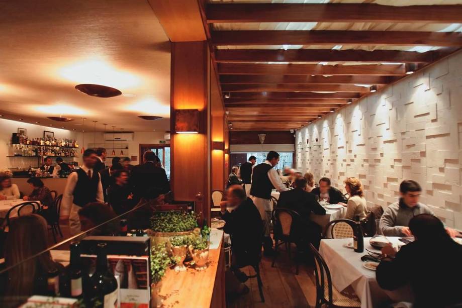 Salão concorrido: a espera pode ultrapassar uma hora e meia no jantar Salão concorrido: a espera pode ultrapassar uma hora e meia no jantar