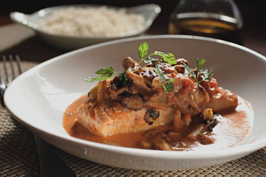 Robalo ao curry amarelo com vegetais Robalo ao curry amarelo com vegetais