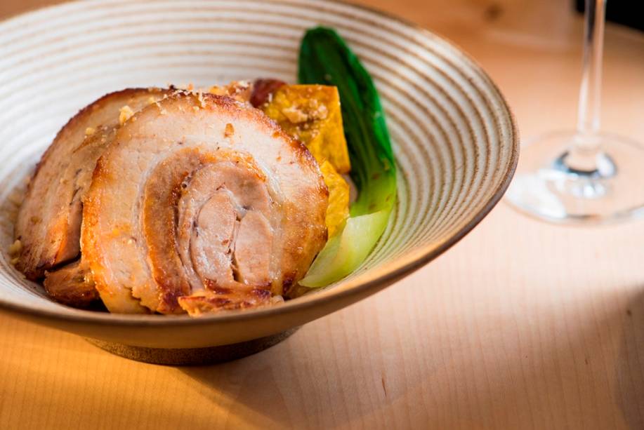 A barriga de porco com missô de nozes A barriga de porco com missô de nozes