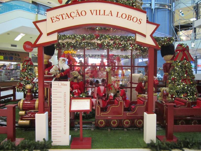 Decoração de Natal do Shopping Villa Lobos recria uma fábrica de brinquedos Decoração de Natal do Shopping Villa Lobos recria uma fábrica de brinquedos