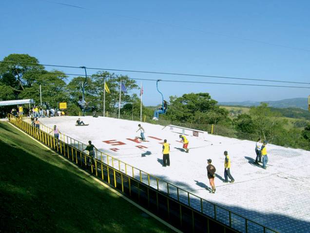 Pista com 100 metros Pista com 100 metros