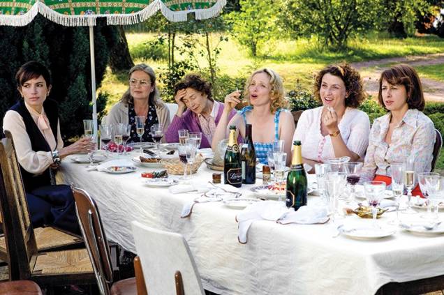 O Verão do Skylab: Julie Delpy (de azul): a atriz e diretora recorda sua infância O Verão do Skylab: Julie Delpy (de azul): a atriz e diretora recorda sua infância