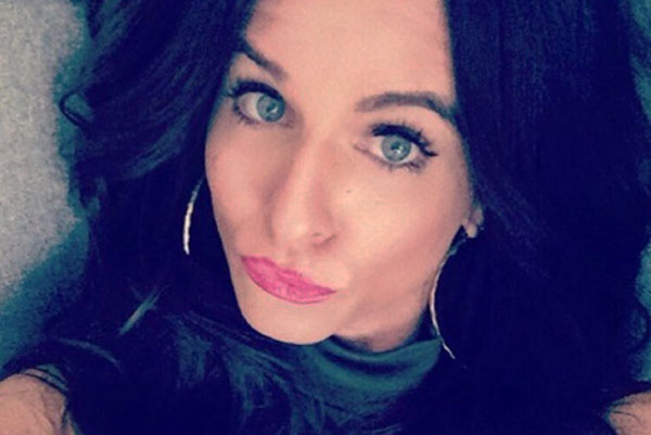 Mulher afirma que foi vítima de bullying após usar vestido considerado “curto demais” em casamento