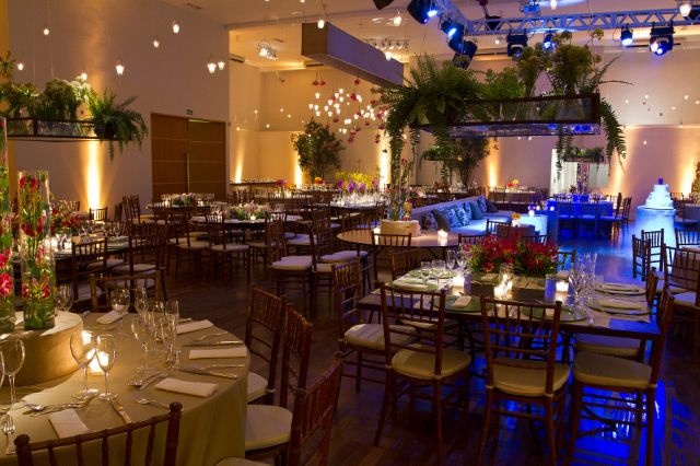 Espaço para eventos: capacidade de 350 a 600 pessoas de acordo com a cerimônia Espaço para eventos: capacidade de 350 a 600 pessoas de acordo com a cerimônia