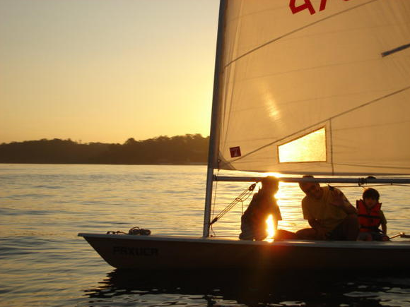 Aproveite as férias para velejar – sem sair da cidade