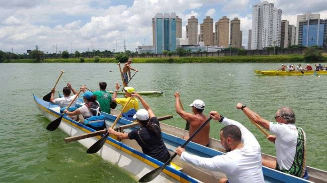 Canoagem na raia da USP