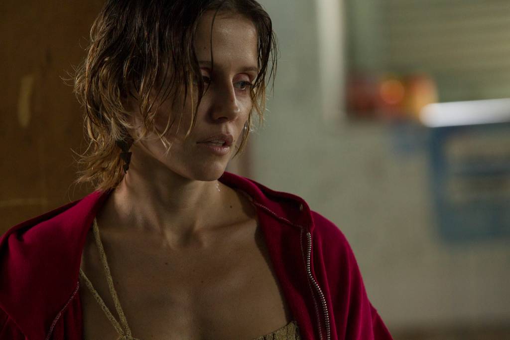 O desafio de Deborah Secco em interpretar uma personagem à beira da morte no filme Boa Sorte