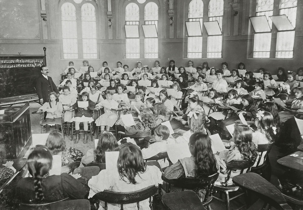 Livro resgata história da escola Caetano de Campos