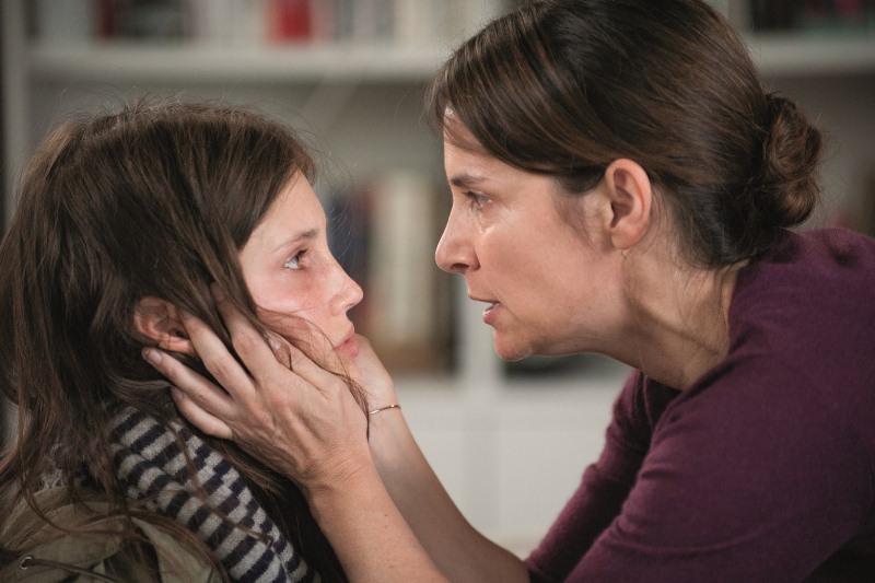 Jovem & Bela: a mãe de Isabelle, Sylvie (Géraldine Pailhas), descobre as atividades secretas da filha