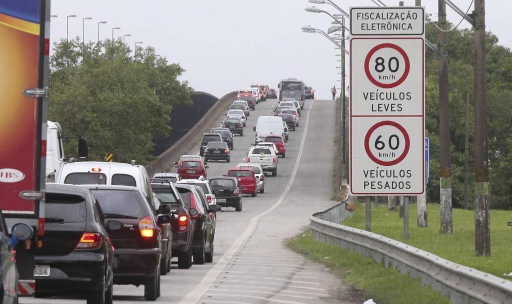 Anchieta e Imigrantes têm congestionamento no sentido litoral