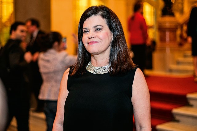 Em e-mail, mulher de John Neschling dá ‘bronca’ em funcionário por causa de camarote