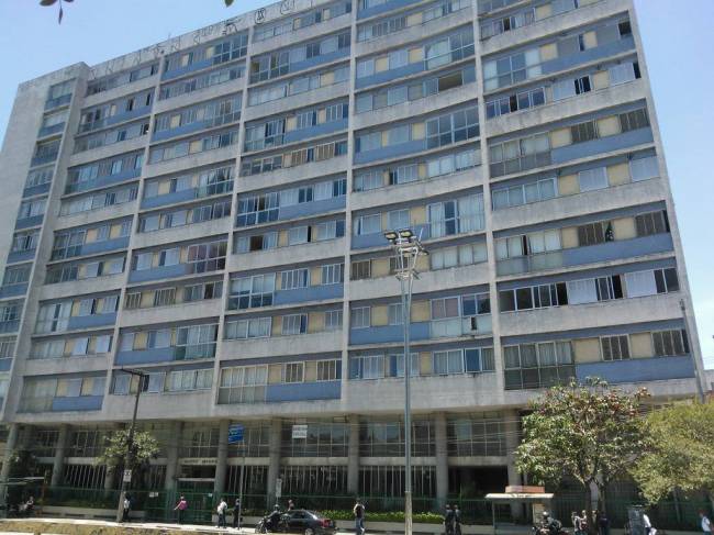 Edifício Anchieta: pichações, infiltrações e abandono