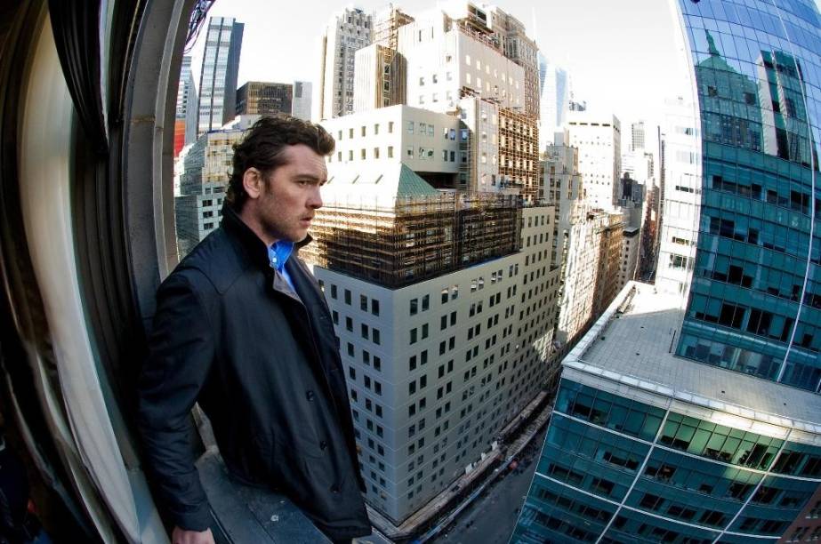 À Beira do Abismo: Sam Worthington vive um ex-policial que decide se matar À Beira do Abismo: Sam Worthington vive um ex-policial que decide se matar