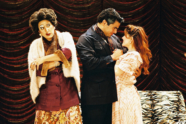 Cena de A Mulher do Trem: clássico do repertório dos Fofos, ganhador de um prêmio Shell, deve voltar aos palcos em setembro Cena de A Mulher do Trem: clássico do repertório dos Fofos, ganhador de um prêmio Shell, deve voltar aos palcos em setembro