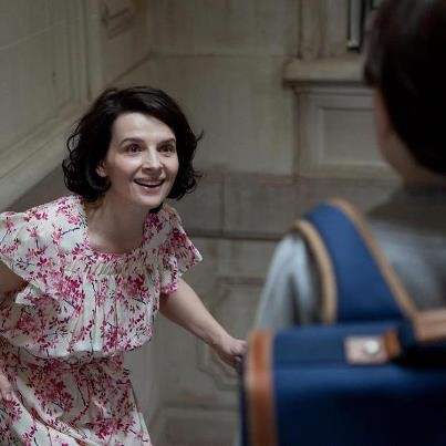 A Vida de Outra Mulher: Marie (Juliette Binoche) tem 40 anos e acorda pensando ter 25 A Vida de Outra Mulher: Marie (Juliette Binoche) tem 40 anos e acorda pensando ter 25