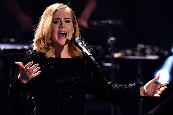 Cartão de crédito da cantora Adele é recusado em famosa loja de fast fashion