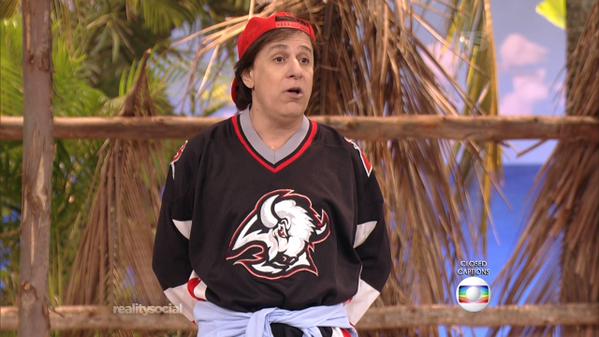 Tom Cavalcante revive o Ribamar em “Tomara que Caia” e leva a internet de volta para os anos 90