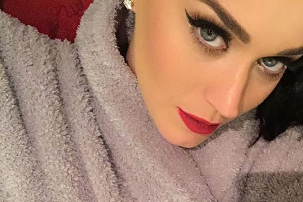 Katy Perry lança música para Olimpíada do Rio e brasileiros não perdoam