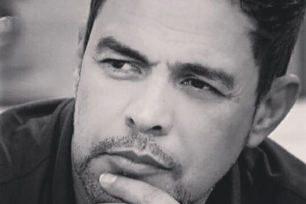 Emocionado, Zezé di Camargo presta homenagem a amigo e mentor nas redes sociais