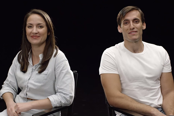 Noivos de 20 e poucos anos envelhecem 70 anos com ajuda de maquiagem e se emocionam com resultado