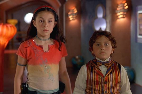 Ex-atriz mirim da saga “Pequenos Espiões”, Alexa Vega está grávida do primeiro filho