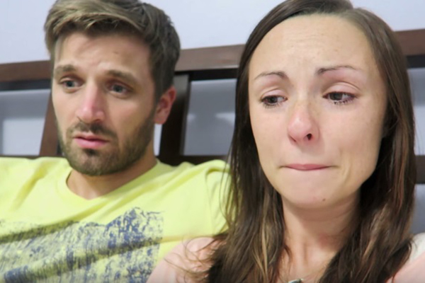 Após comover a web com anúncio de gravidez, casal divulga vídeo com notícia triste