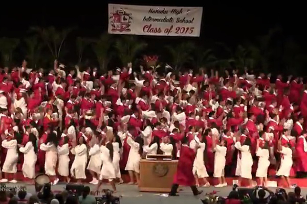 Estes alunos vão te fazer sentir vergonha da sua formatura do ensino médio