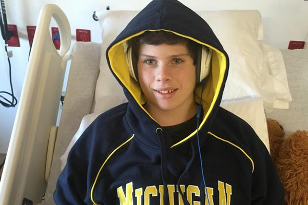 Pai compartilha vídeo de filho de 15 anos acordando após transplante de coração