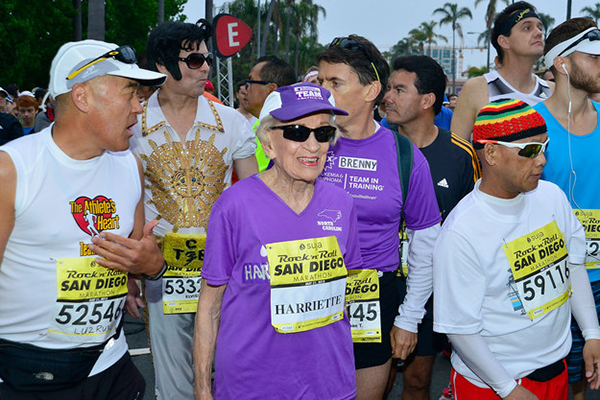 Vovó incrível de 92 anos é a pessoa mais velha a correr uma maratona