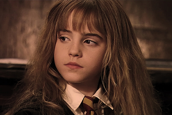 Fotos da nova Hermione em “Harry Potter and the Cursed Child” provocam polêmica na internet