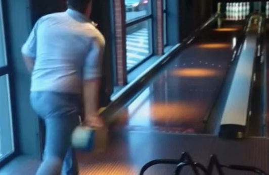 Vídeo do ‘pior jogador de boliche do mundo’ é a coisa mais engraçada que você vai assistir hoje