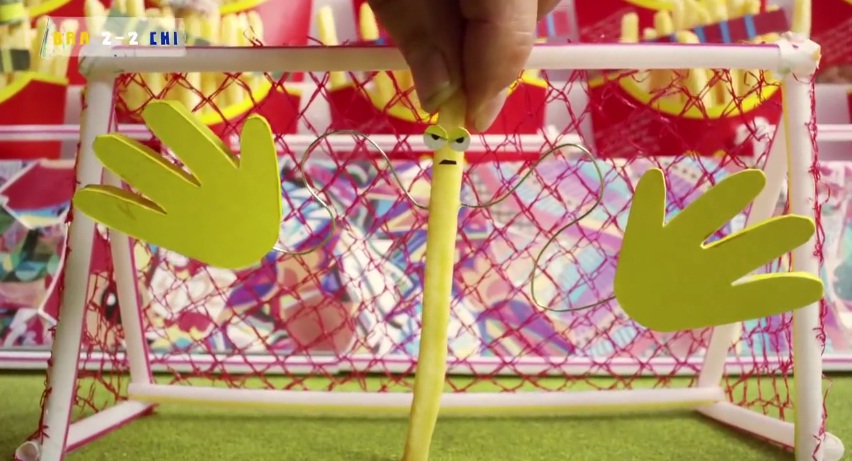 Rede de fast-food recria os melhores lances da Copa do Mundo com batatas fritas; assista