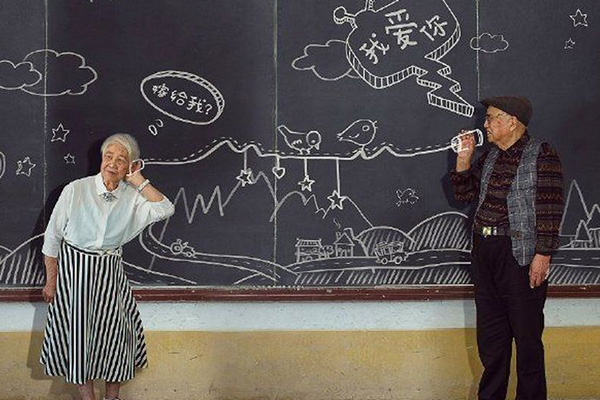 Casal celebra 64 anos de casamento com o ensaio fotográfico mais fofo que você já viu