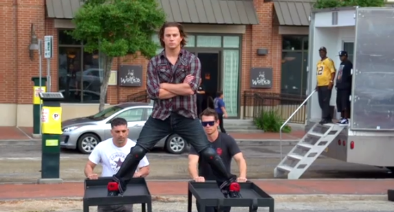 Channing Tatum parodia proeza de Van Damme em comercial