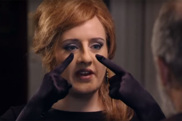 Adele se disfarça de ‘cover de Adele’ e o resultado é uma pegadinha incrível