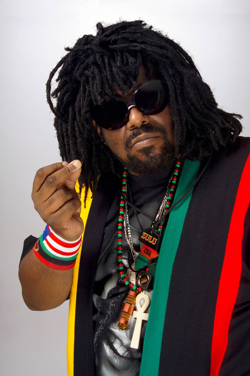 Trackers comemora sete anos com o DJ Afrika Bambaataa