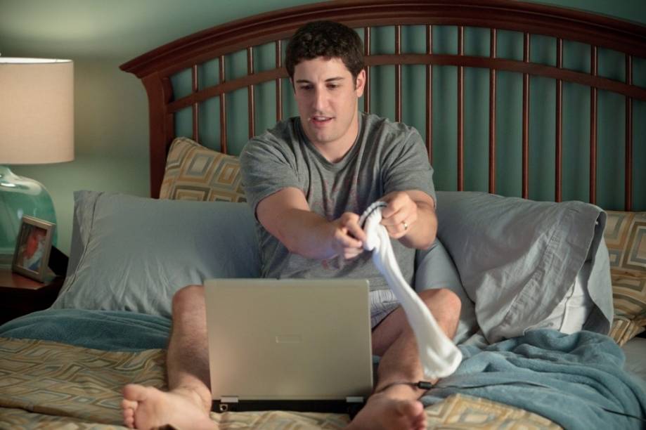 O ator Jason Biggs na comédia American Pie: festa da escola é motivo do reencontro