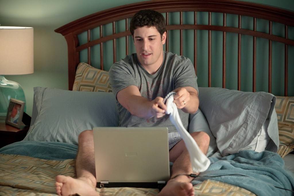 O ator Jason Biggs na comédia American Pie: festa da escola é motivo do reencontro