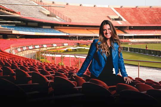 Andréa Guimarães: noite de volta ao mundo