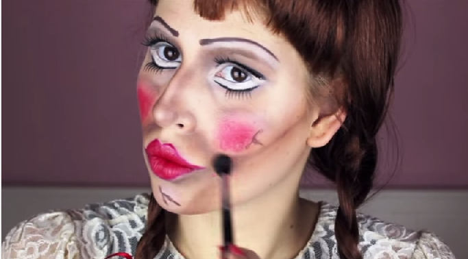 Aprenda a se maquiar como Annabelle, a boneca do mal do filme que é recordista de bilheteria