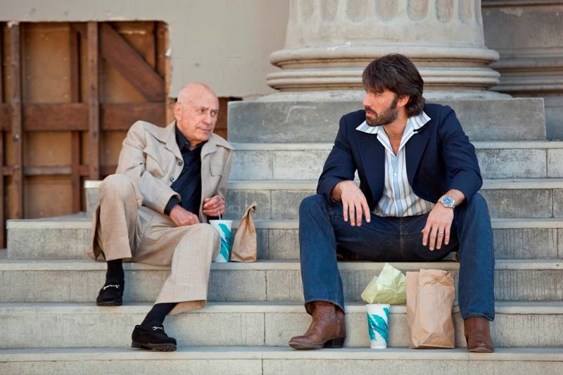Argo: um agente da CIA se disfarça de produtor de cinema para resgatar um grupo de americanos sequestrados no Teerã