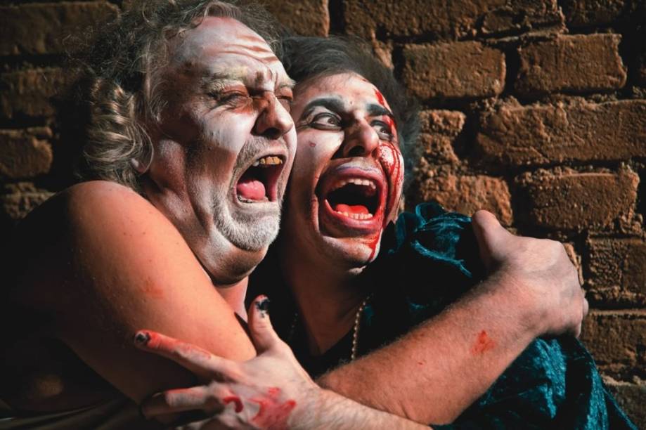 Trágicos e cômicos: Luciano Chirolli e Danilo Grangheia estão no elenco de As Três Velhas Trágicos e cômicos: Luciano Chirolli e Danilo Grangheia estão no elenco de As Três Velhas