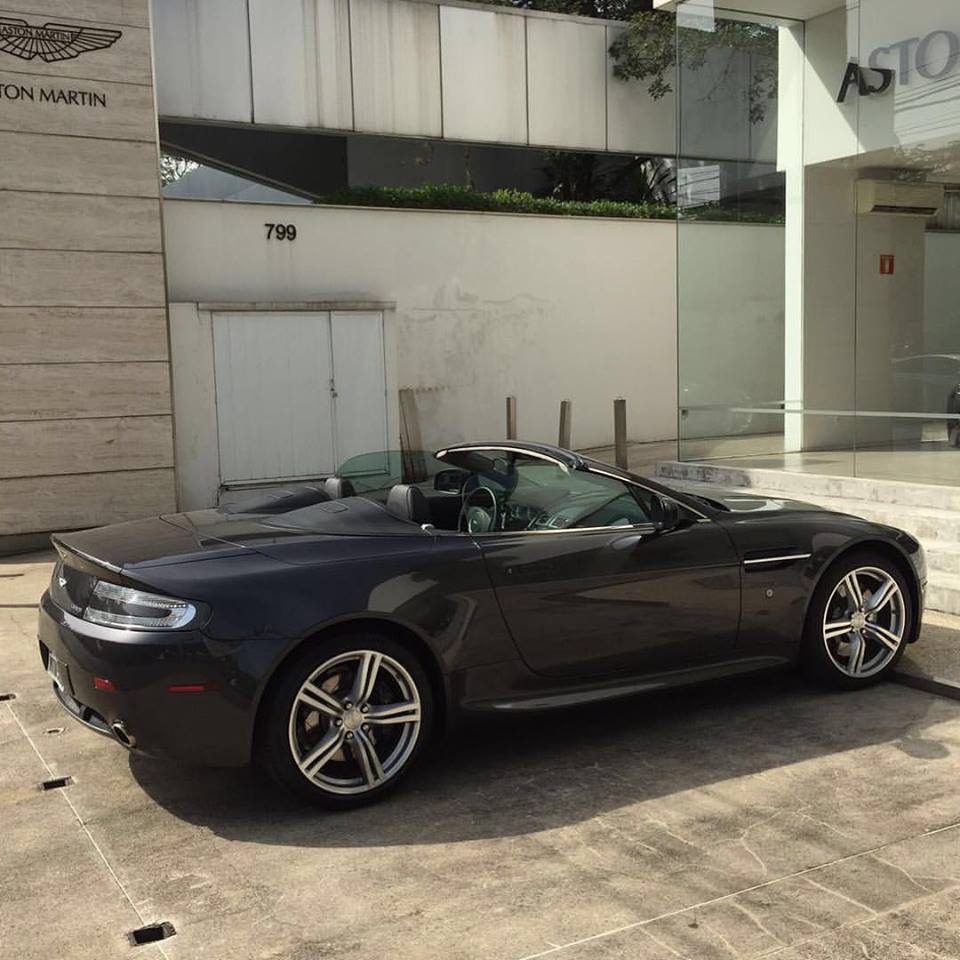 O futuro da montadora Aston Martin no Brasil
