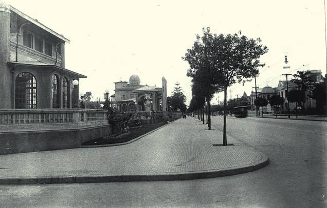 Avenida Paulista em 1916: trecho entre as ruas Peixoto Gomide e Pamplona Avenida Paulista em 1916: trecho entre as ruas Peixoto Gomide e Pamplona