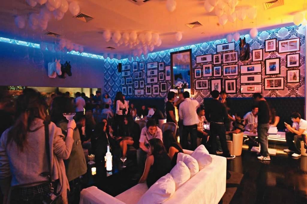 B4, na Rua Amauri: como uma sala de estar chique B4, na Rua Amauri: como uma sala de estar chique