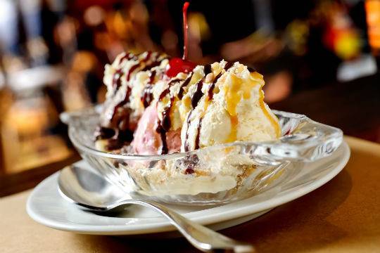 Dia do Sorvete - Banana Split - 210 Diner