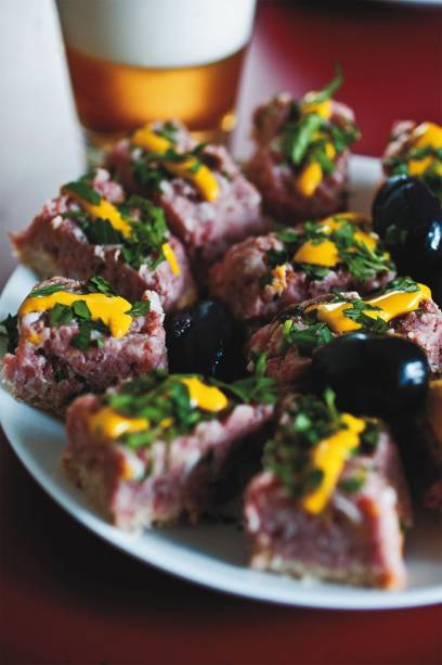 Canapés de linguiça blumenau Canapés de linguiça blumenau