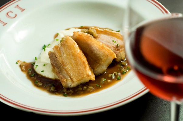 Barriga de porco assada com purê de couve-flor