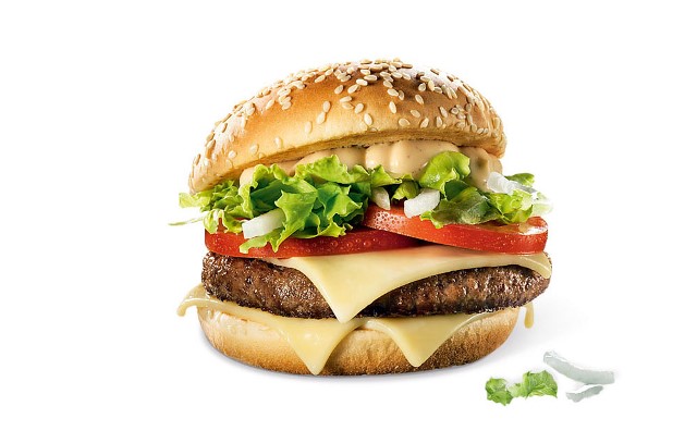 Hambúrguer caseiro tem quase 500 calorias a menos do que um Big Tasty